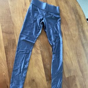 Carbon 38 metallic leggings